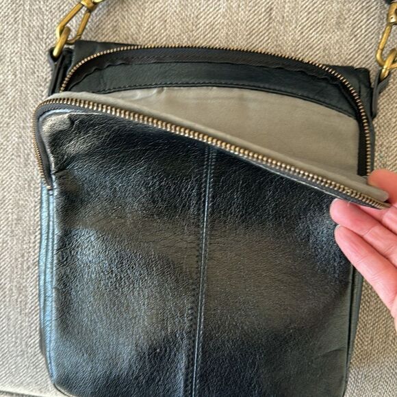 The Sak Women’s Black Leather Crossbody Messenger Bag Multi Functional Pockets - Picture 15 of 16